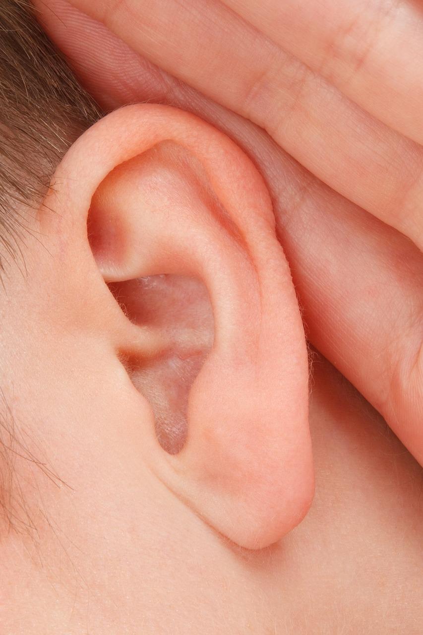 赤ちゃんの耳掃除やり方や頻度について ピンセットだと嫌がらない コツや注意点も ママが子供に伝えたいことならいいとこ取り育児 赤ちゃんの耳掃除やり方や頻度について ピンセットだと嫌がらない コツや注意点も ママが子供に伝えたいことならいいとこ取り育児